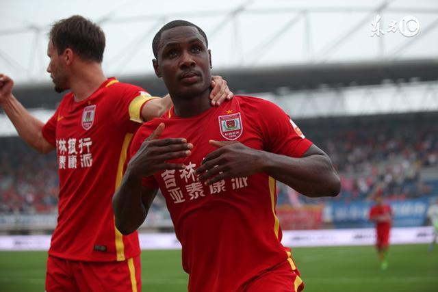  切尔西新援帽子戏法助球队重返前四