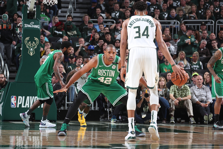  字母哥暴扣绝平雄鹿双加时击败凯尔特人